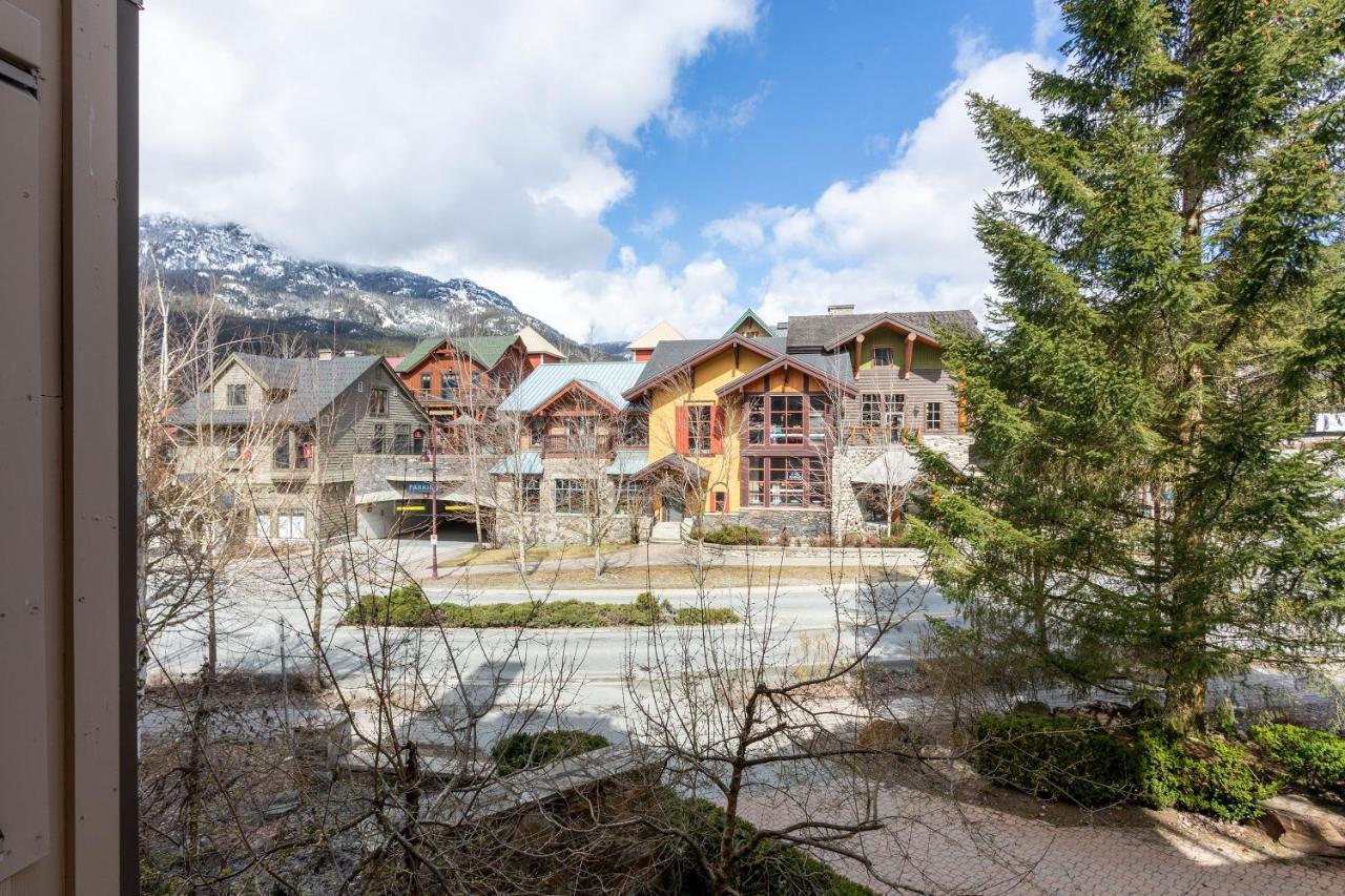 Lake Placid Lodge By Whiski Jack Whistler Exterior photo